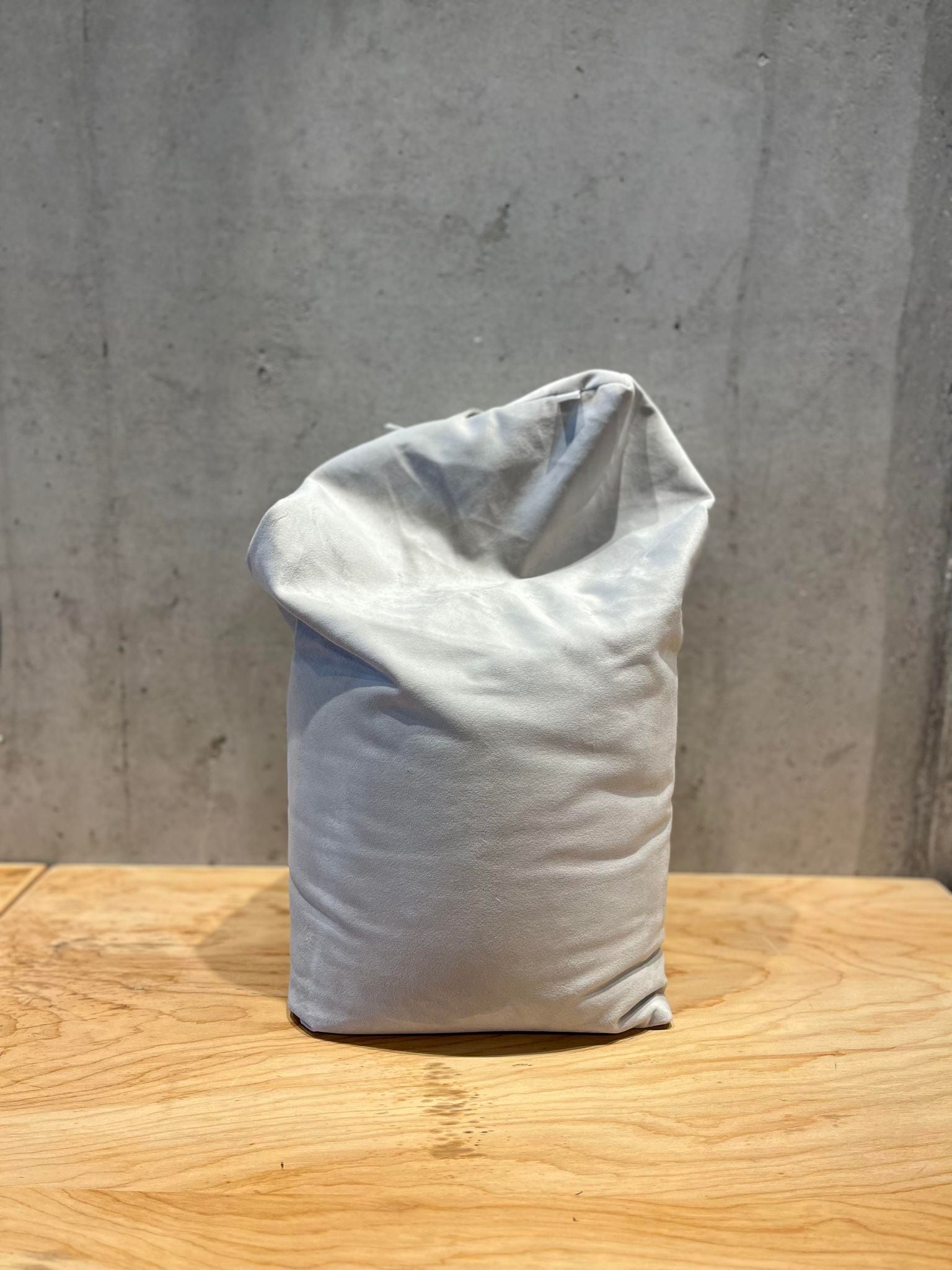 Être Coussin d'allaitement Allaitement Être par La Boutique Planète Bébé et Cie. Gris  