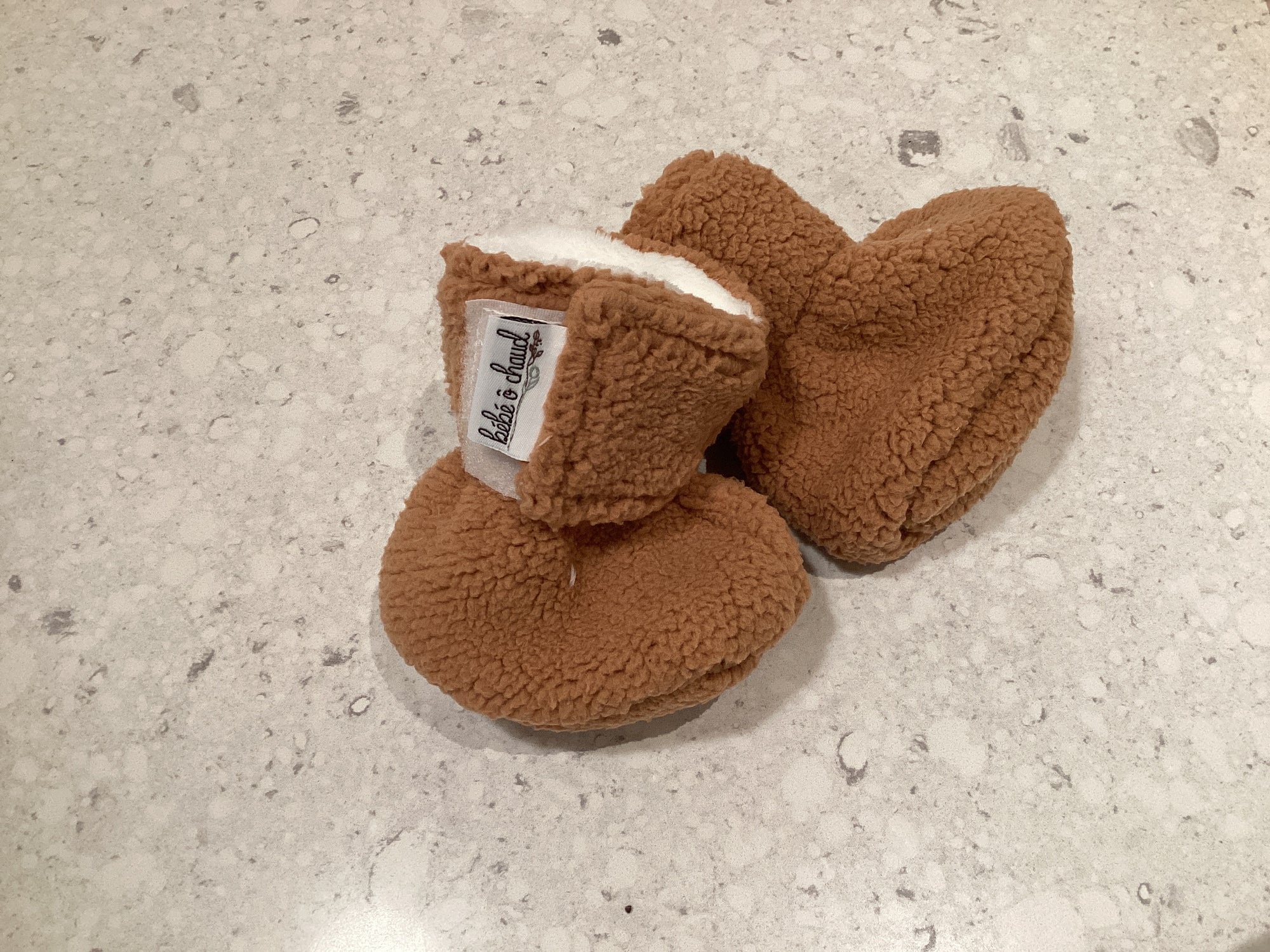 Bébé Ô Chaud Pantoufles 0-3 mois Vêtements Bébé Ô Chaud Sherpa caramel