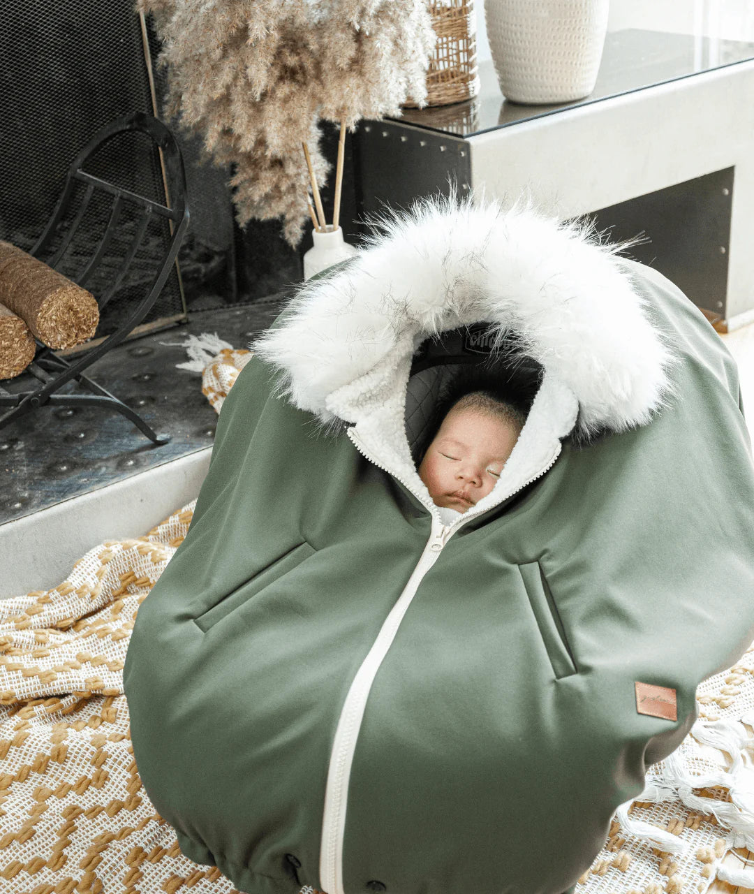 Gustine Housse et Poncho 3 en 1 pour le siège d&#39;auto et porte-bébé En sortie Gustine baby carrier Olive  