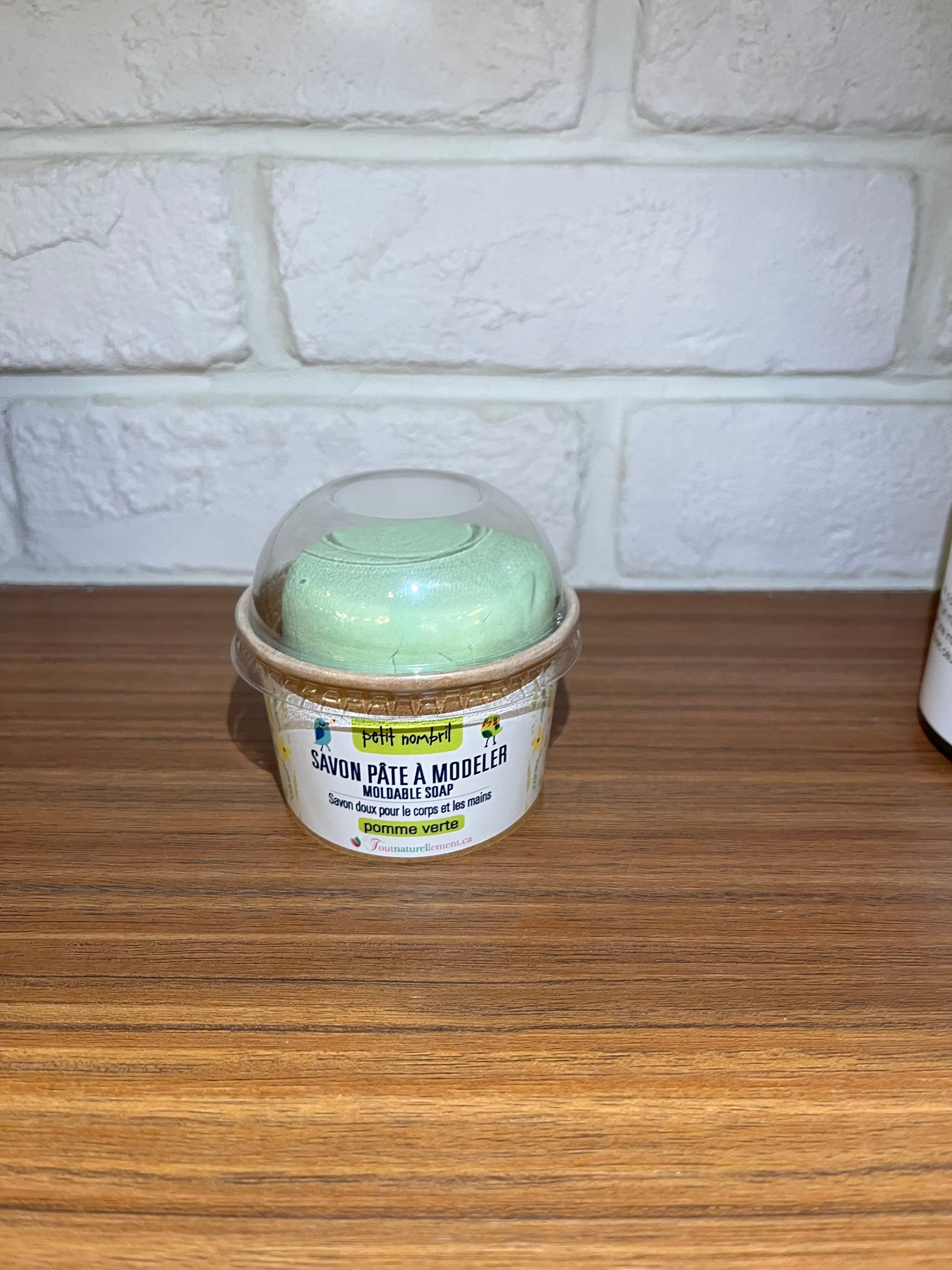Petit nombril par Tout Naturellement Savon pâte à modeler Soins corporels Tout Naturellement Pomme verte