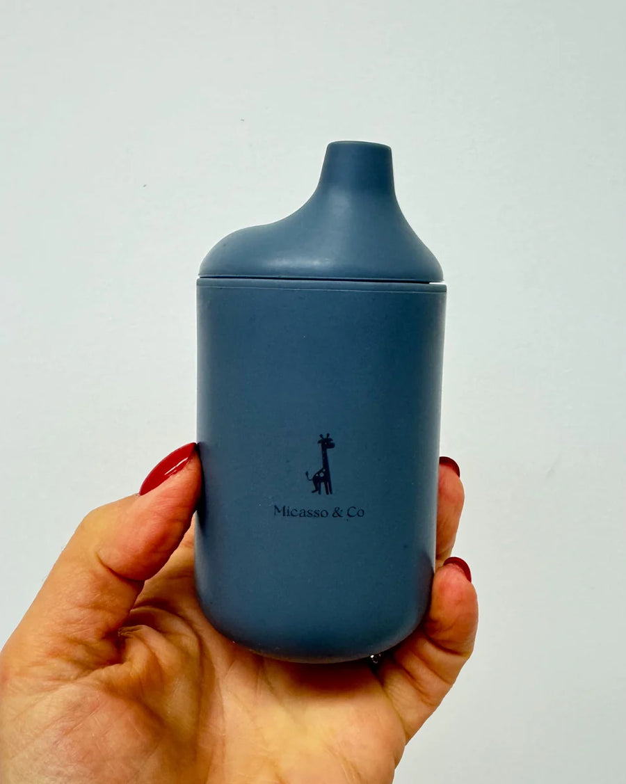 Micasso & Co Tasse Gobelet en silicone à paille et à bec Alimentation Micasso & Co Bleu majestueux  