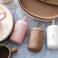 Micasso & Co Tasse Gobelet en silicone à paille et à bec Alimentation Micasso & Co Caramel  