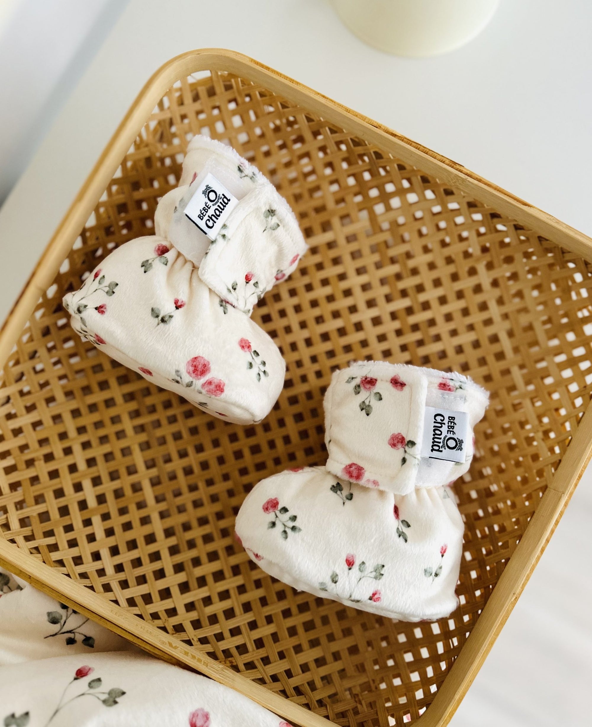 Bébé Ô Chaud Pantoufles 0-3 mois Vêtements Bébé Ô Chaud Bouton de rose