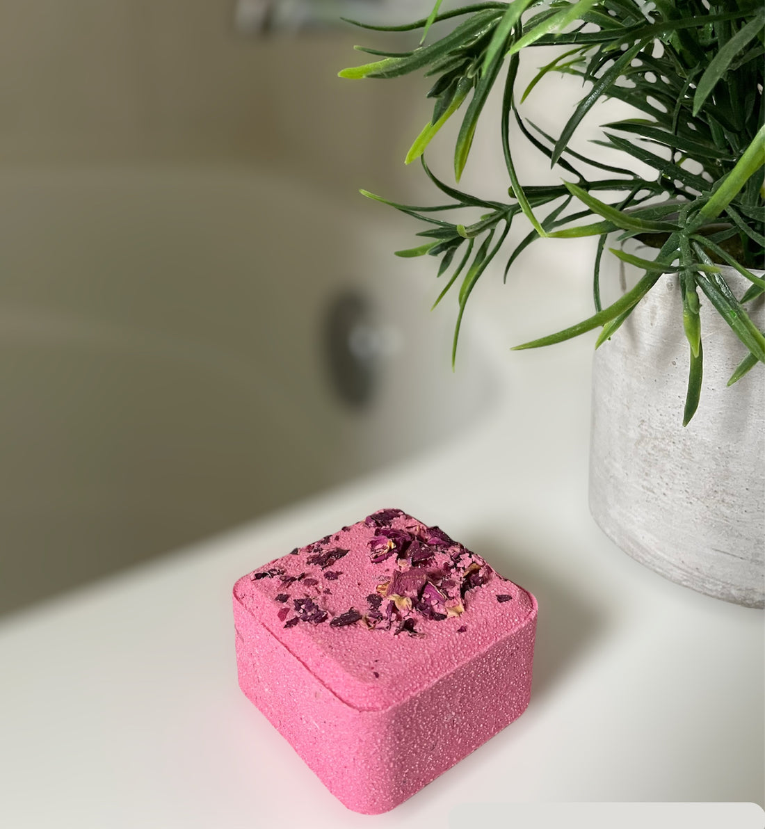 Saponaria Mini bombe de bain (cube) Savonnerie Saponaria Pomme-grenade et pétales