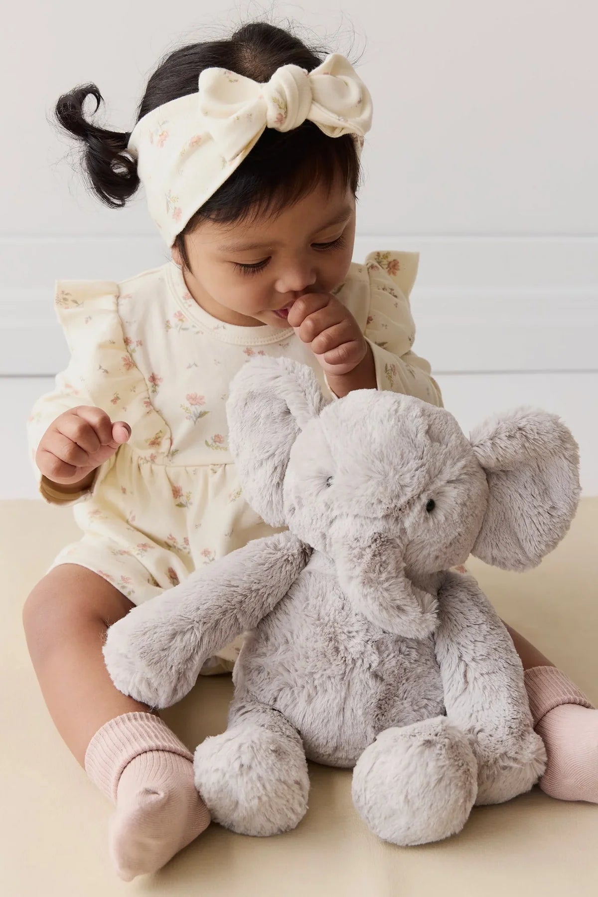 Snuggle Bunnies Peluche Olive l'éléphant gris Jouets Snuggle Bunnies